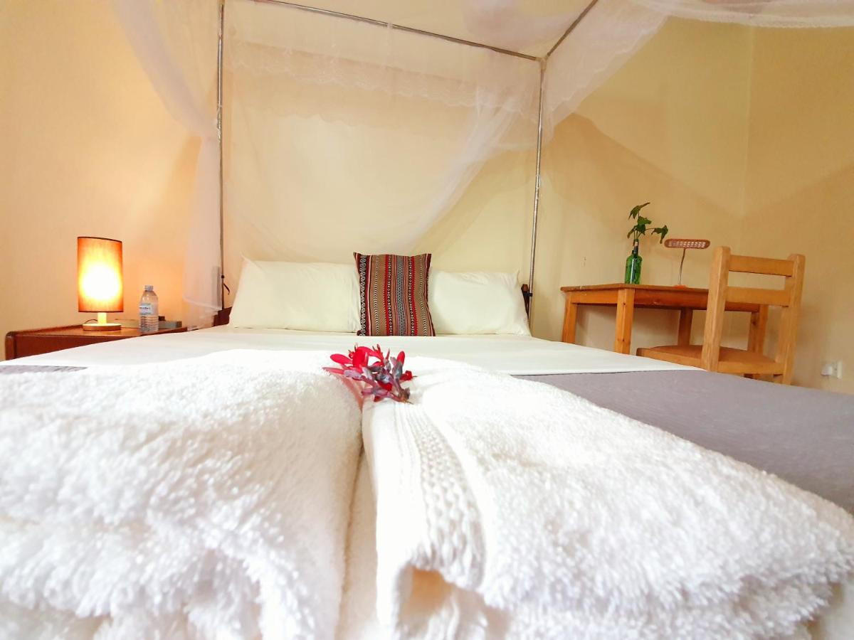 Annas Bed And Breakfast エンテベ エクステリア 写真