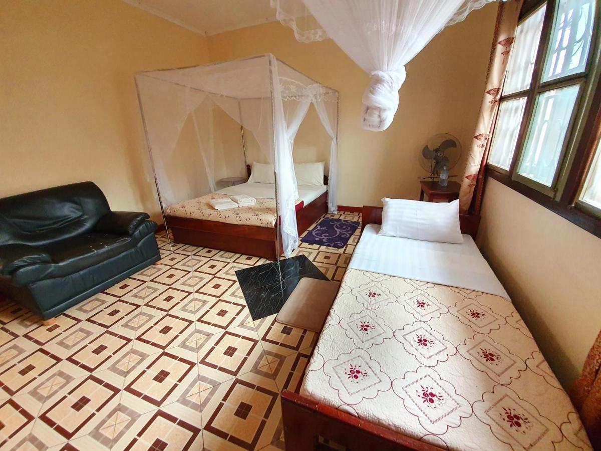 Annas Bed And Breakfast エンテベ エクステリア 写真